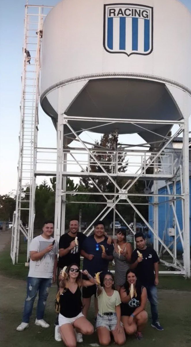 ᴀʏᴇ 🦋 tweet media