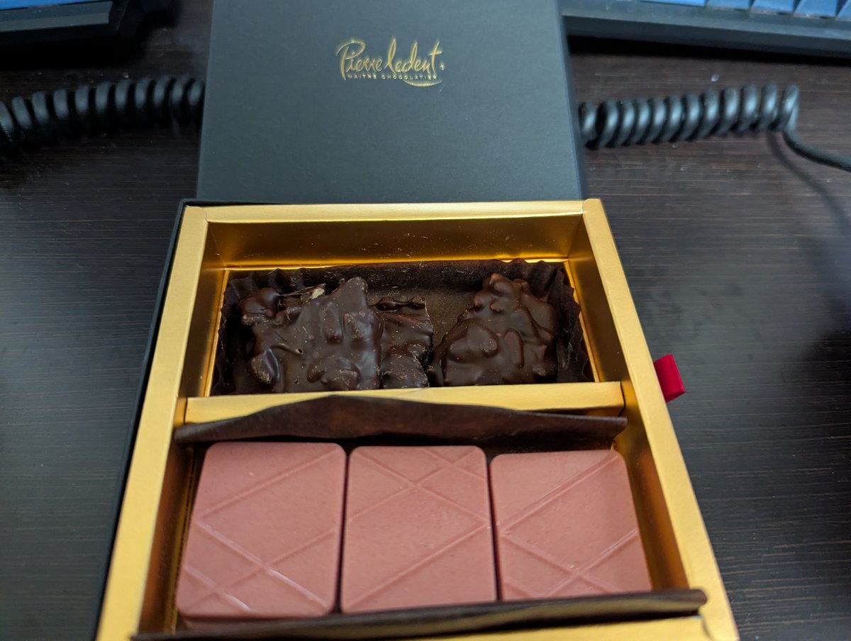 SaraEFCat tweet media