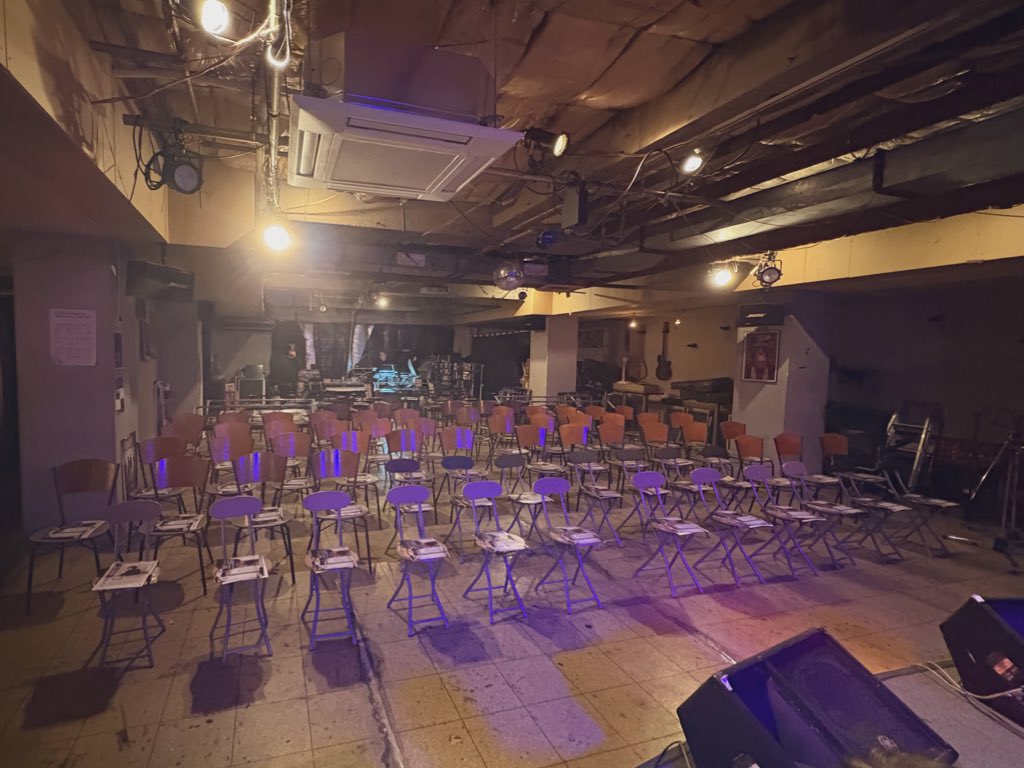 としΩ tweet media