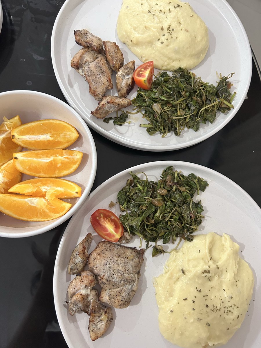 ridwan__p's tweet photo. Bini kok hari ke 21 puasa bukannya masak indomie malah masak 
Lemon pepper grilled chicken
Mashed potato 
Sauteed spinach

😘😋 https://t.co/xM2by0iGJ0