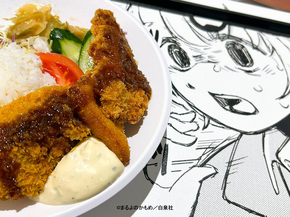 konami_prize's tweet photo. 🍚3月第3週~入荷予定🍚
「#ドカ食いダイスキ！ #もちづきさん」より、食事タイムが華やぐ(？)ドカ食いテーブルが登場！

・気軽に持ち運べる折り畳み式👌
・便利なスマホ＆タブレットスタンドつき🫢

ぜひご活用ください✨

▾詳細
https://t.co/n5mK2Rcncc https://t.co/1xpRMi0eXN