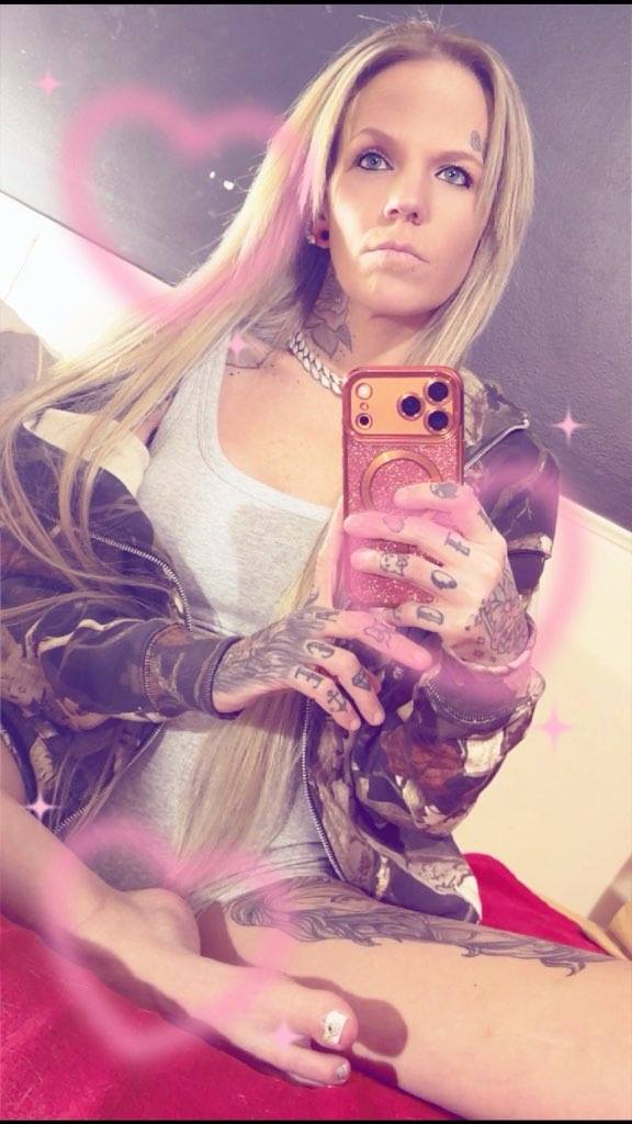 PinkSnowQueen3's tweet photo. Cum check me out Only Fans #PinkSnowQueen https://t.co/NxLiGqBb5E