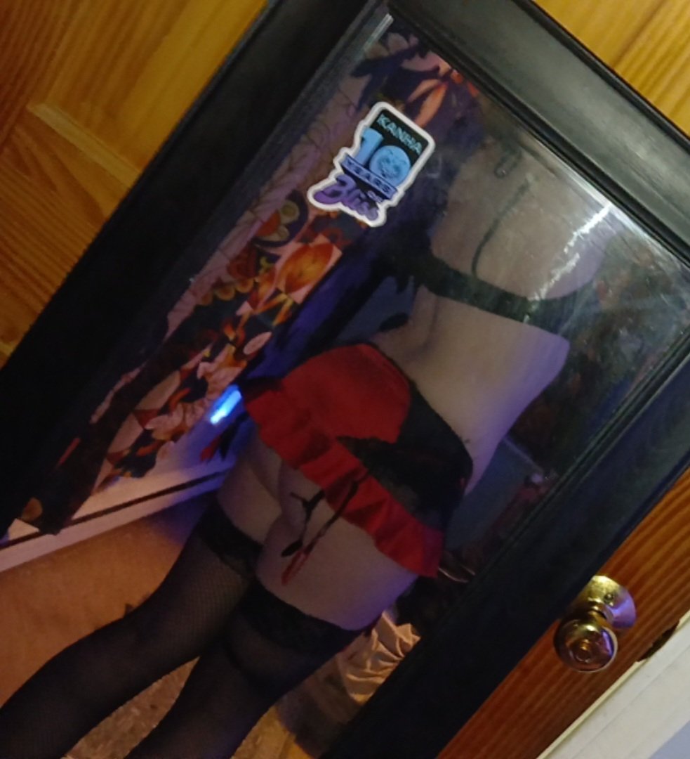 DecayingMoth132's tweet photo. Queen of hearts❤️🖤
Sub to my OF to see and request more! I take custom orders as well♡ 
https://t.co/HWFVy4f6W0
#nswf #nsfwtwt #content #selling #gothgirl #goth https://t.co/WtlJvjt8oG