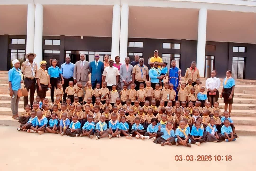 alyco2's tweet photo. #Scoutisme à l'école, nous avons de l'espoir. A la faveur du Mardi Gras, nous avons fait original. Sortir des corps de métiers pour porter les habits de l'école du #civisme. Merci au CR Tchobon pour la prise en main de ce projet et au Kôrô MT pour la confiance. #Siamois. #WSOM https://t.co/SYxIv5of78