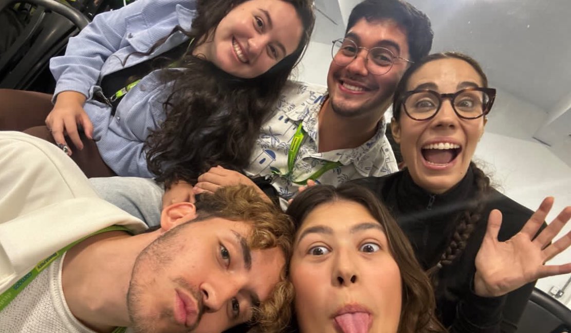 myraupdates's tweet photo. AMORES! 

“estudandoooo” — brunalouisex via instagram story. https://t.co/pqJfBUeR1z