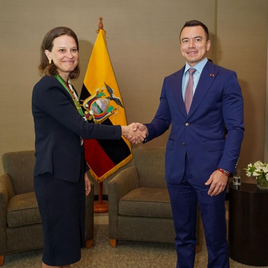 scordeiroguerra's tweet photo. En el marco del cambio de mando en Chile, fue un privilegio reunirme con el presidente de Ecuador, @DanielNoboaOk para conocer más sobre los avances de su agenda de reformas y su visión estratégica para el país.

Su compromiso con ampliar oportunidades, especialmente para los jóvenes, las mujeres y los más vulnerables, es inspirador, con iniciativas orientadas a mejorar el acceso a vivienda, fortalecer los servicios y generar empleo.

También conversamos sobre cómo el Banco Mundial puede acompañar al gobierno en áreas clave como energía e infraestructura resiliente.