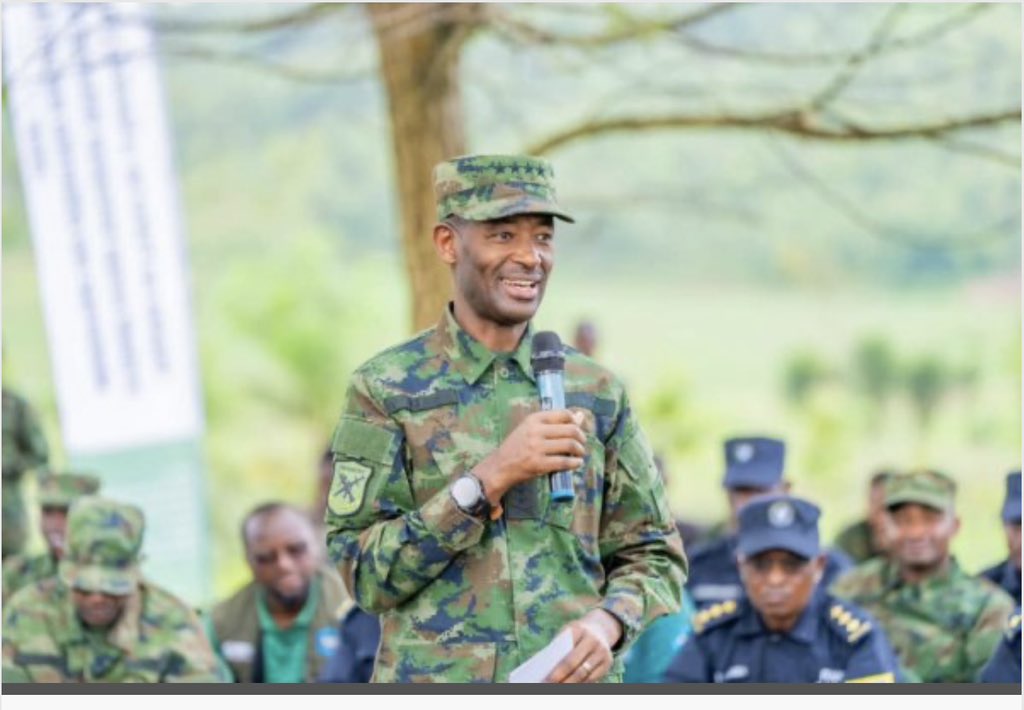 “Ubundi mu mibare ni ibintu bitabaho ariko kugira ngo mbereke ko abaturage b’u Rwanda mukomeye, twakwemera n’abasirikare 1000 tukabohereza ku rugamba bakahagwa kugira ngo umuturage umwe gusa w’u Rwanda abeho.” 
Umugaba w’Ingabo z’u Rwanda, Gen Mubarakh Muganga