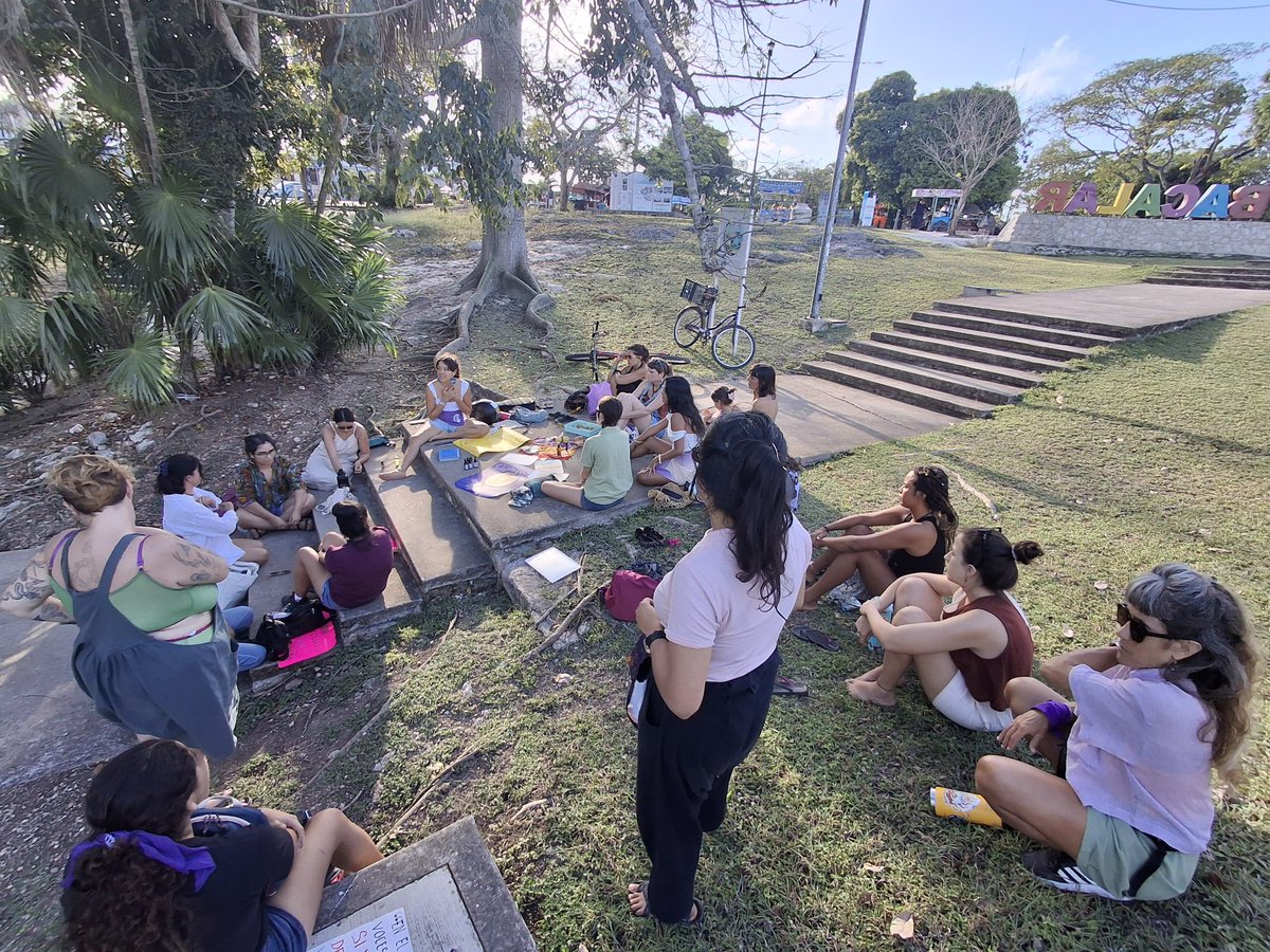 BarbaraManzaana's tweet photo. Rescato mucho que poco a poco se organicen actividades que integren la reflexión en torno a temas sobre genero, violencia, autoconocimiento y gestión menstrual en ESPACIOS PÚBLICOS 💜 https://t.co/47vBfJg2OR