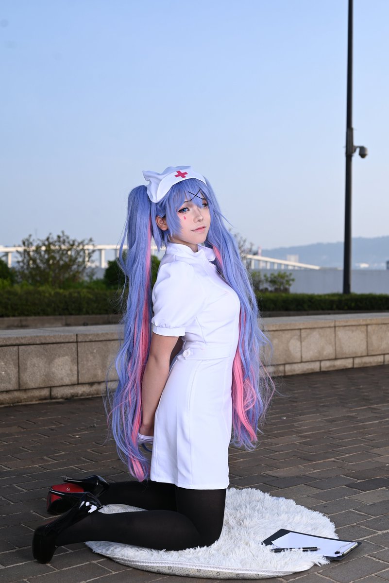 meffeeeeee's tweet photo. 「純情的孩子，出口在那邊」
「但果然還是不想回去嗎…？🤫」
_
Lv.up2 場照set 4 (day2)
_
_
#rabbithole #hatsunemiku #miku #cosplay #cos https://t.co/KznXM4B5WX
