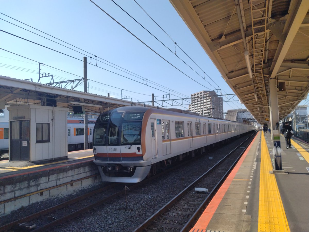 10101編成も黄色帯無くなったんだ…