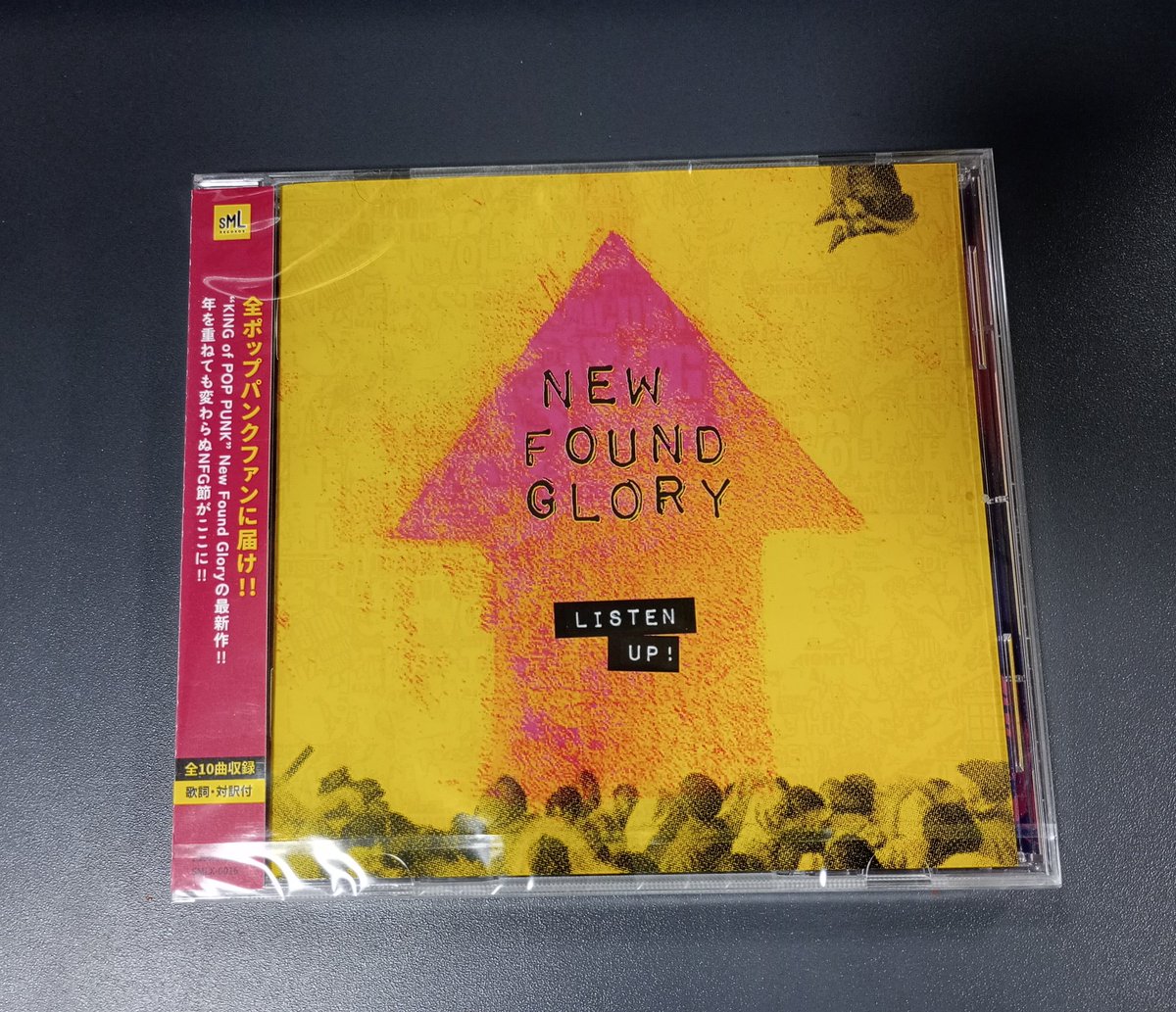 TOWER_Kichijoji's tweet photo. New Found Glory「Listen Up!」CD入荷しております。2000年代初頭の彼らの名曲を彷彿とさせる、緻密なリフとシンガロングしたくなるフックの中に、立ち直る力と感謝の気持ちが込められた11枚目の盤。 https://t.co/QjpStKgm7E