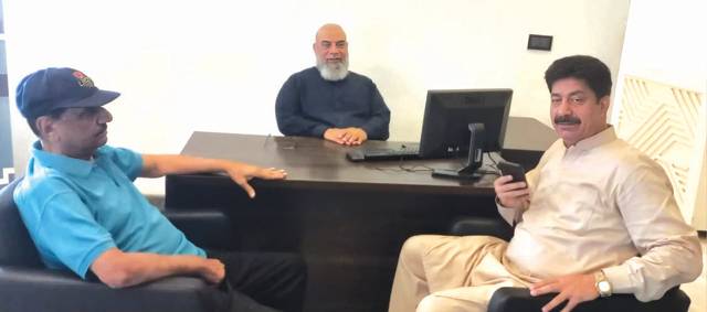 The_Nation's tweet photo. Ex-ICC umpire Mian Aslam meets LCCA chief, reaffirms support for Nadeem Group
https://t.co/3nEPCvkJaV
#LCCA https://t.co/swzTWvXpiJ