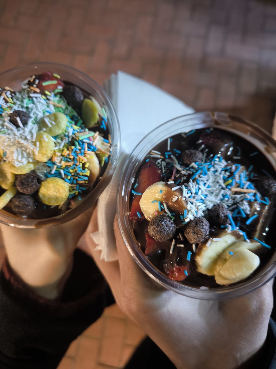 Mesela benim bu hayata yapmaktan aşırı keyif aldığım şeyler var. Birde sen varsın. İkisi bir araya geldiğinde zaman dursun istiyorum.  
09.03.2026