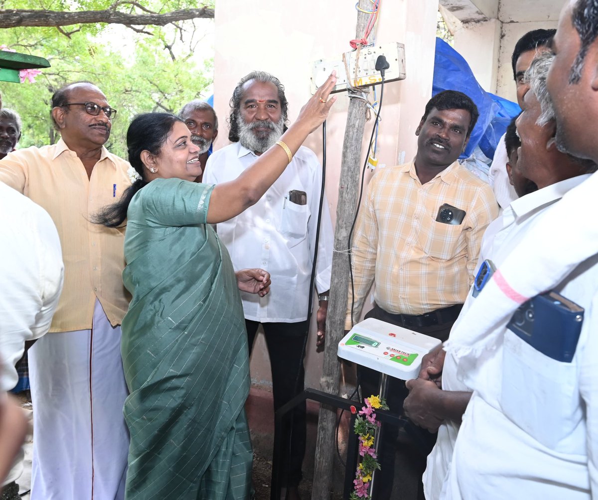 geethajeevandmk's tweet photo. இன்று தூத்துக்குடி மாவட்டம் அத்திமரப்பட்டி பகுதியில் புதிதாக அமைக்கப்பட்ட நெல் கொள்முதல் விற்பனை நிலையத்தை திறந்து வைத்த போது...!

@mkstalin @Udhaystalin @KanimozhiDMK @arivalayam @DMKThoothukkudi

#ஸ்டாலின்_தொடரட்டும் #தமிழ்நாடு_வெல்லட்டும் #வெல்வோம்_ஒன்றாக #MKStalin #DMK https://t.co/hhC182dRQU