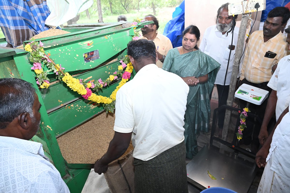 geethajeevandmk's tweet photo. இன்று தூத்துக்குடி மாவட்டம் அத்திமரப்பட்டி பகுதியில் புதிதாக அமைக்கப்பட்ட நெல் கொள்முதல் விற்பனை நிலையத்தை திறந்து வைத்த போது...!

@mkstalin @Udhaystalin @KanimozhiDMK @arivalayam @DMKThoothukkudi

#ஸ்டாலின்_தொடரட்டும் #தமிழ்நாடு_வெல்லட்டும் #வெல்வோம்_ஒன்றாக #MKStalin #DMK https://t.co/hhC182dRQU