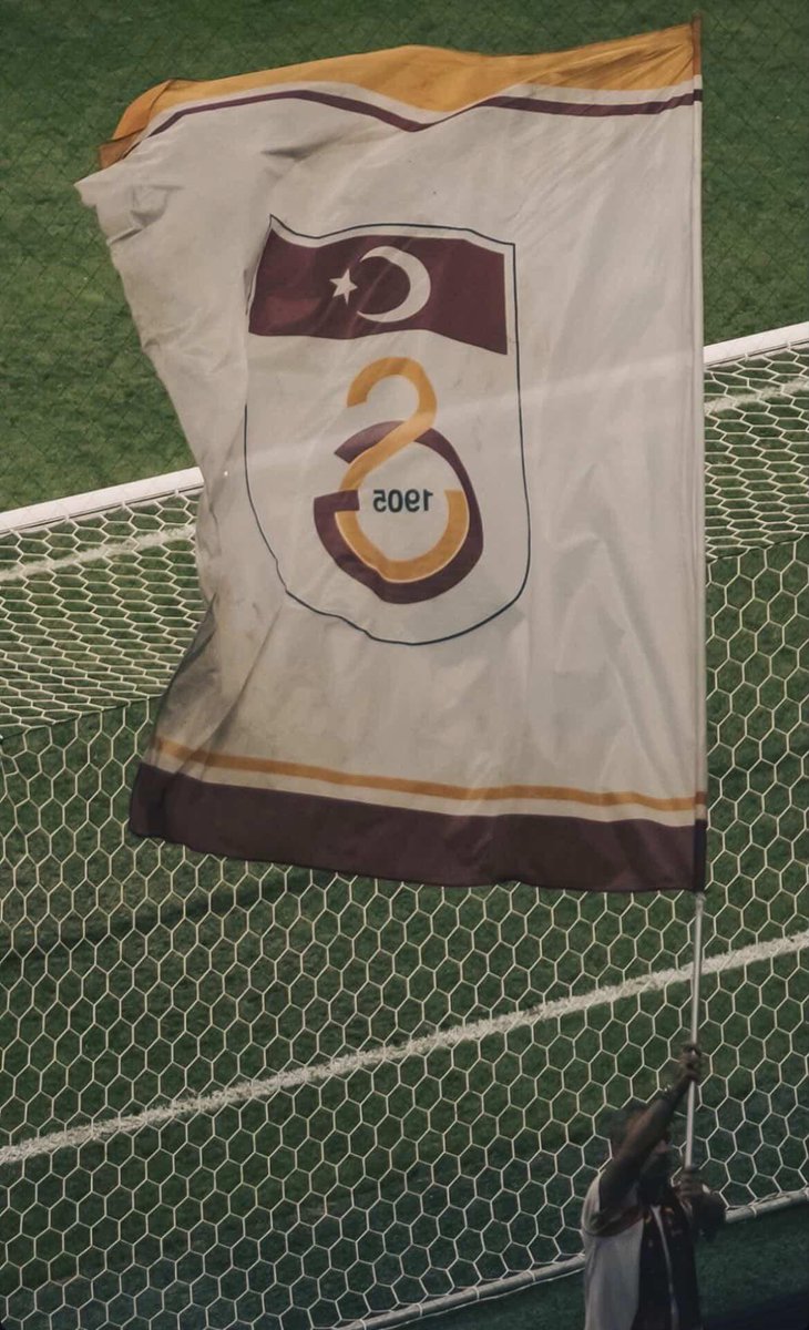 Yine bir sabah Galatasaray aşkı başımıza vuruyor 💛❤️
Türk'ün simgesi Galatasaray 🎵🎶