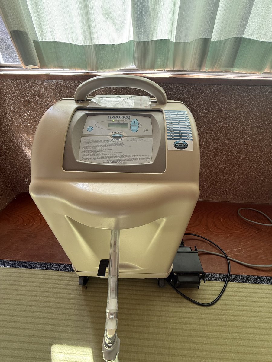 rakko3's tweet photo. 低酸素テントでトレーニングでござる https://t.co/ARoSnjF8Xp