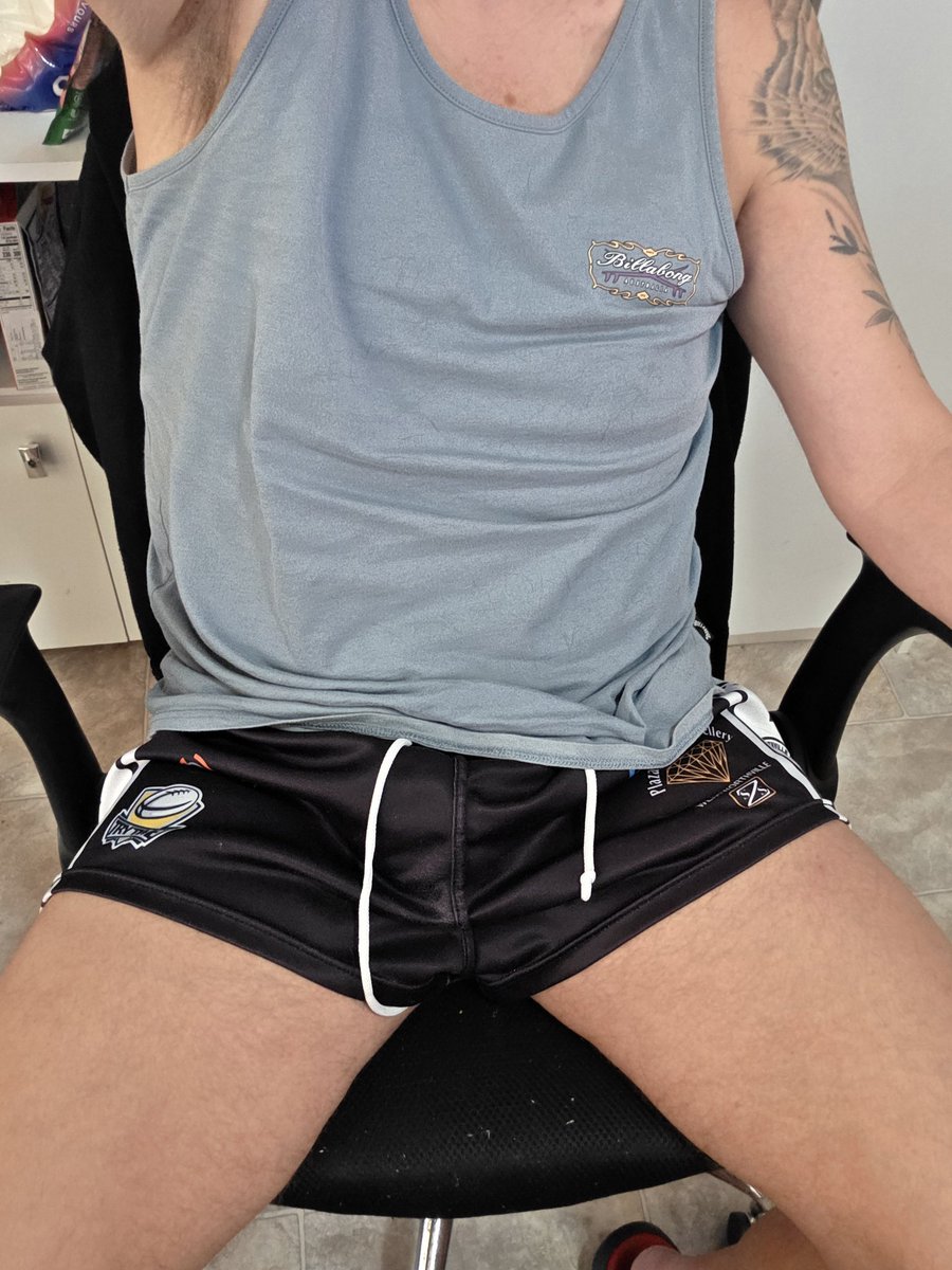 fuzztel's tweet photo. Wouldn't mind a hand during this late arvo shift 😈😏🍆💦
RT if you would offer 😜 https://t.co/yrsOB5o433