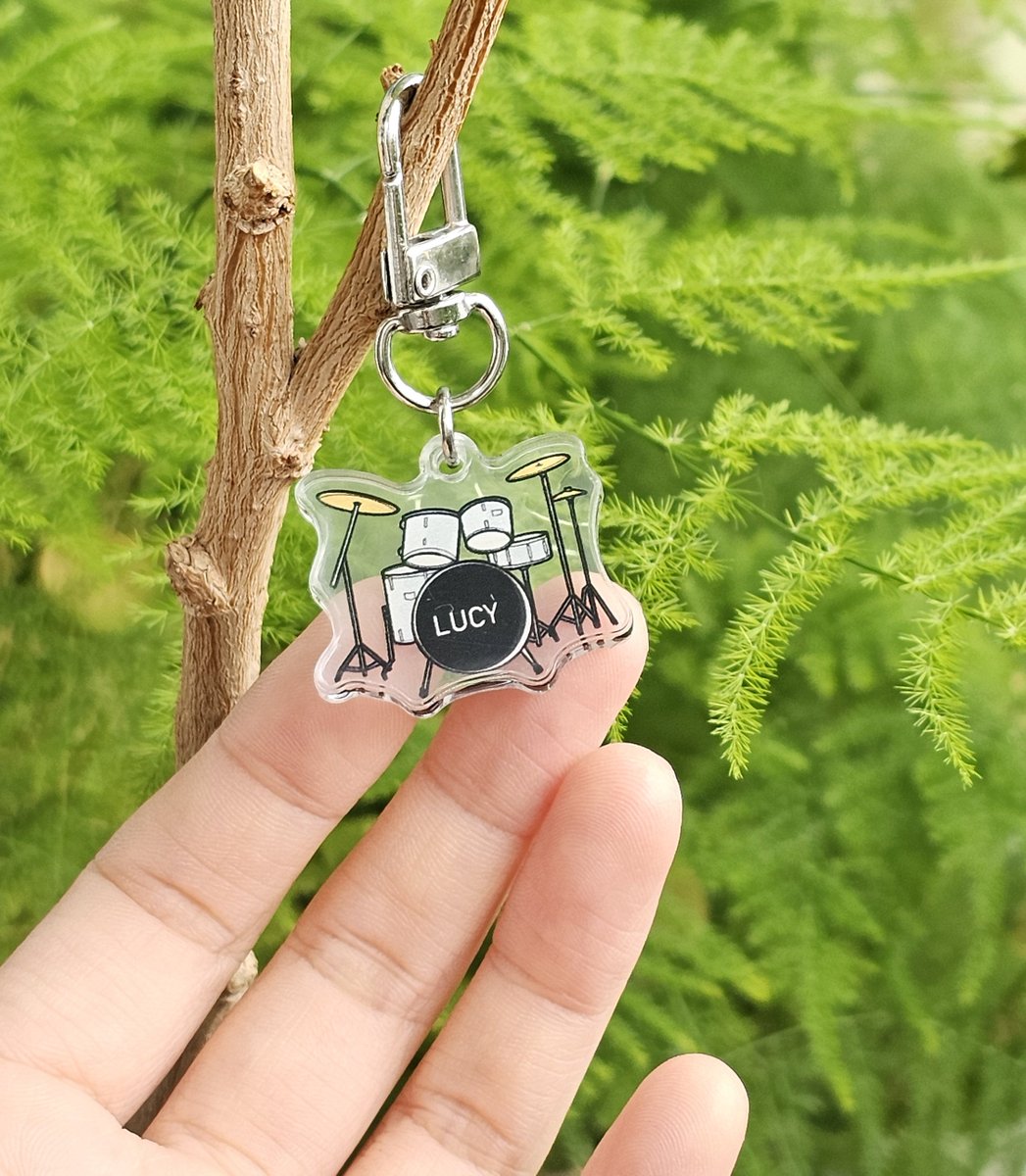 집에 있던 미니 사이즈 드럼 키링을 찾았어요
RT 2명, 제작 드럼 키링 보내드릴게요.

🤍 당발 3/15 일요일 
🤍 GS반택 (택배비 부담 X)
🤍 당첨시 최애멤버를 말씀해주세요
소장하고 있는 포카 및 기타 굿즈들 조금 챙겨 같이 보내드릴게요.