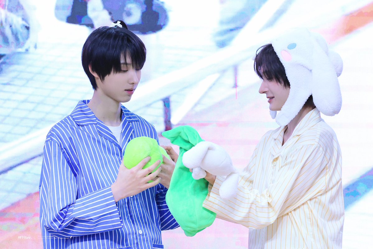 𝑾𝐫𝐢𝐭𝐞𝐫. tweet media