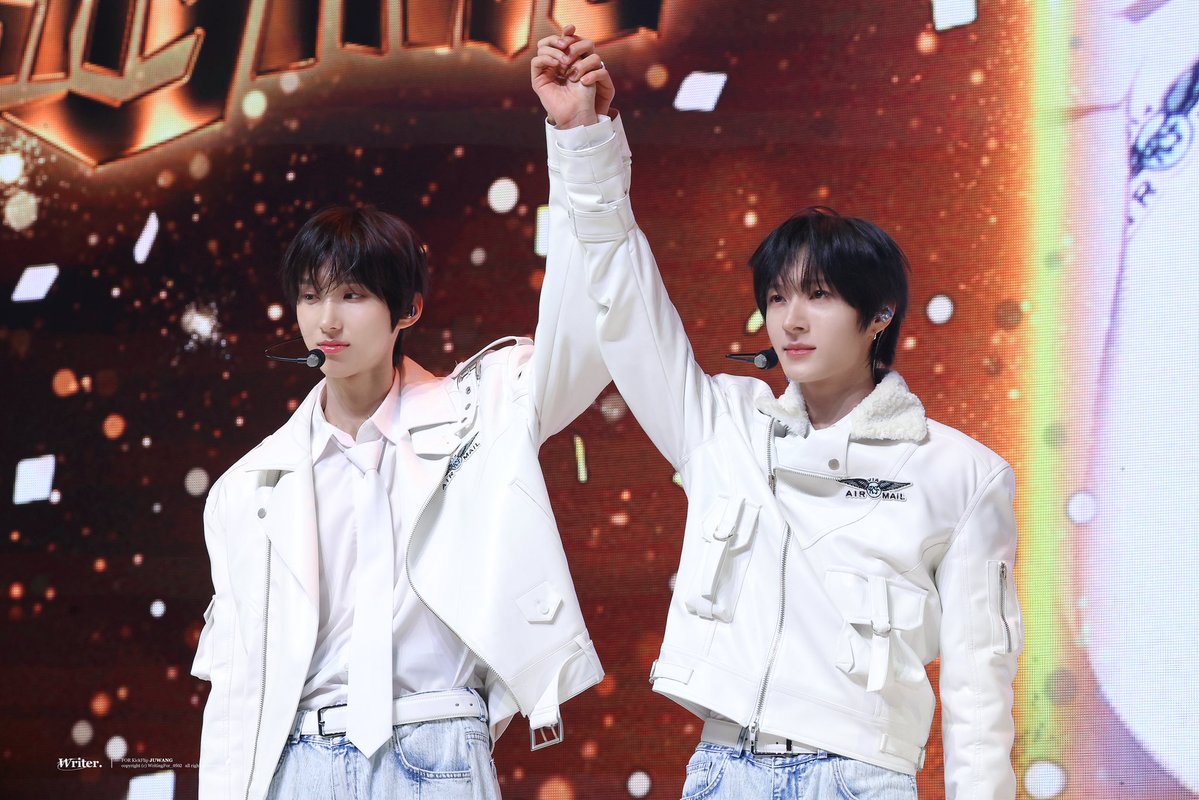 𝑾𝐫𝐢𝐭𝐞𝐫. tweet media