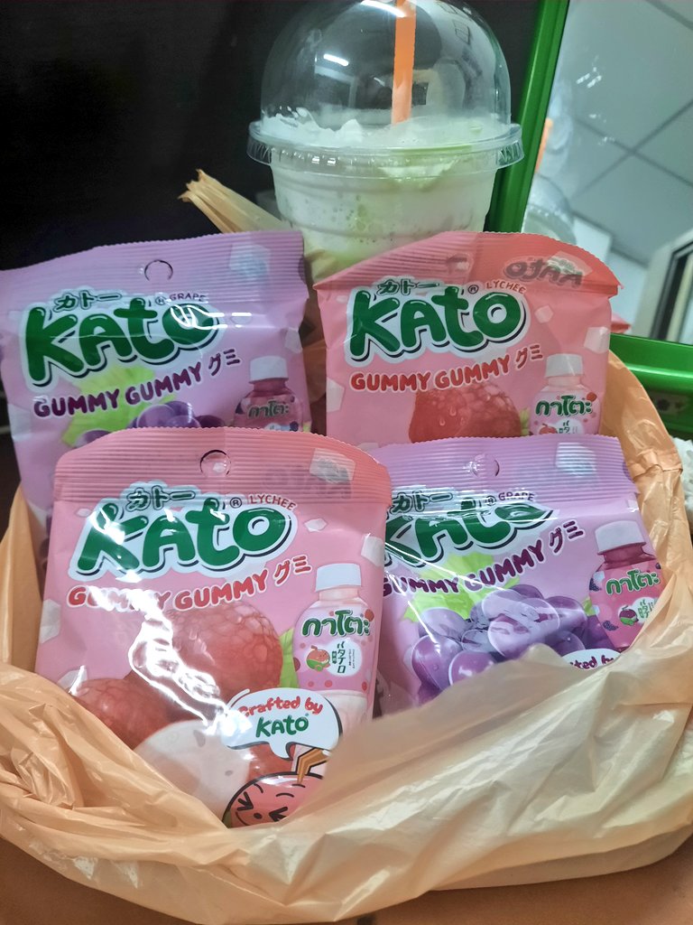 รสเมล่อน น่าอิส ตอนนี้จังอยู่ที่กัมมี่ เดี๋ยวต้องลองแหละ 

#กาโตะวุ้นหนึบฟินกับหยิ่นวอร์ #KATOxYinWar #หยิ่นวอร์ <a href="/warwanarat/">ว</a> #warwanarat
W.Wanarat