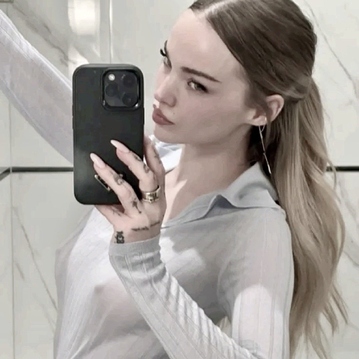 eat me 🌸 tweet media