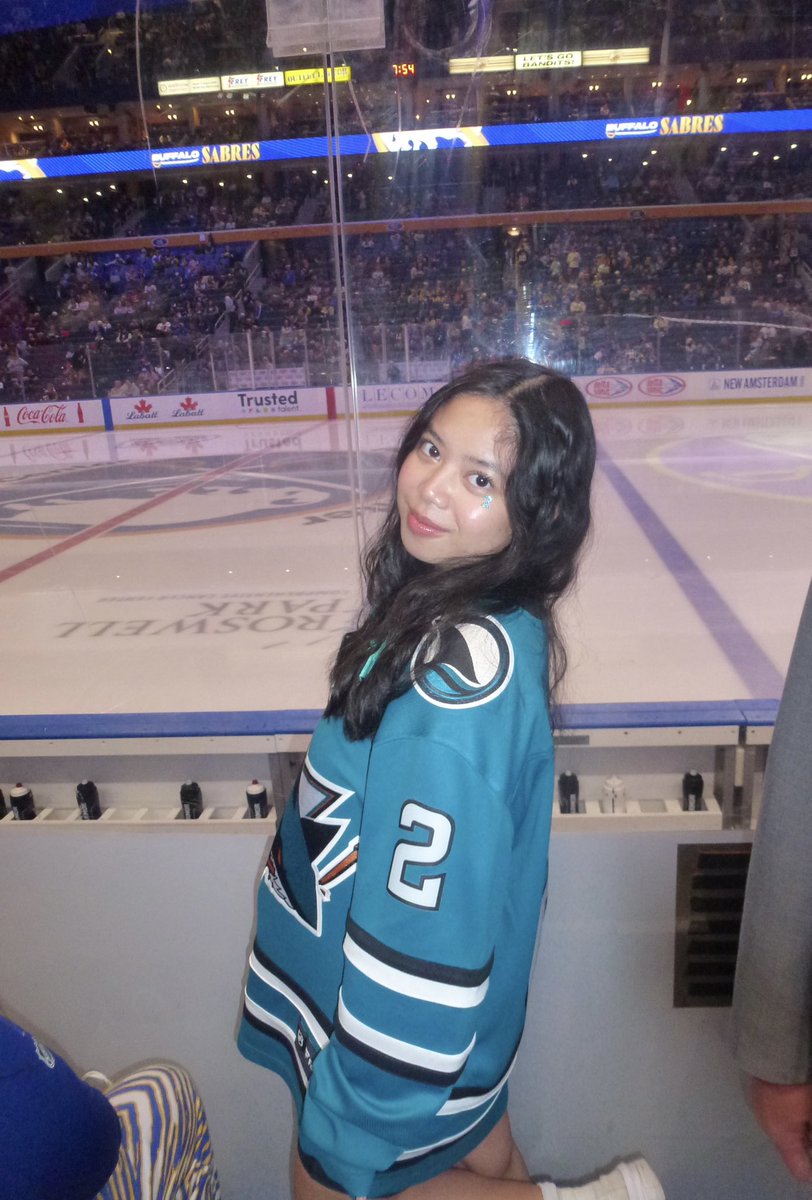 j-lynn 🦈 tweet media