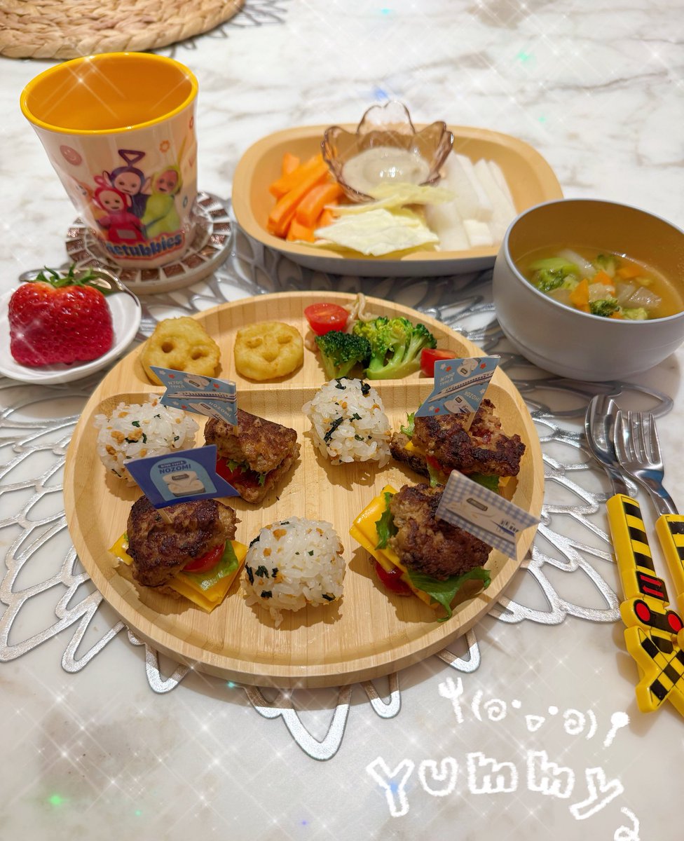 2歳児ご飯🩷✨
ハンバーガーリクエストされた😇✨

#2歳児ご飯