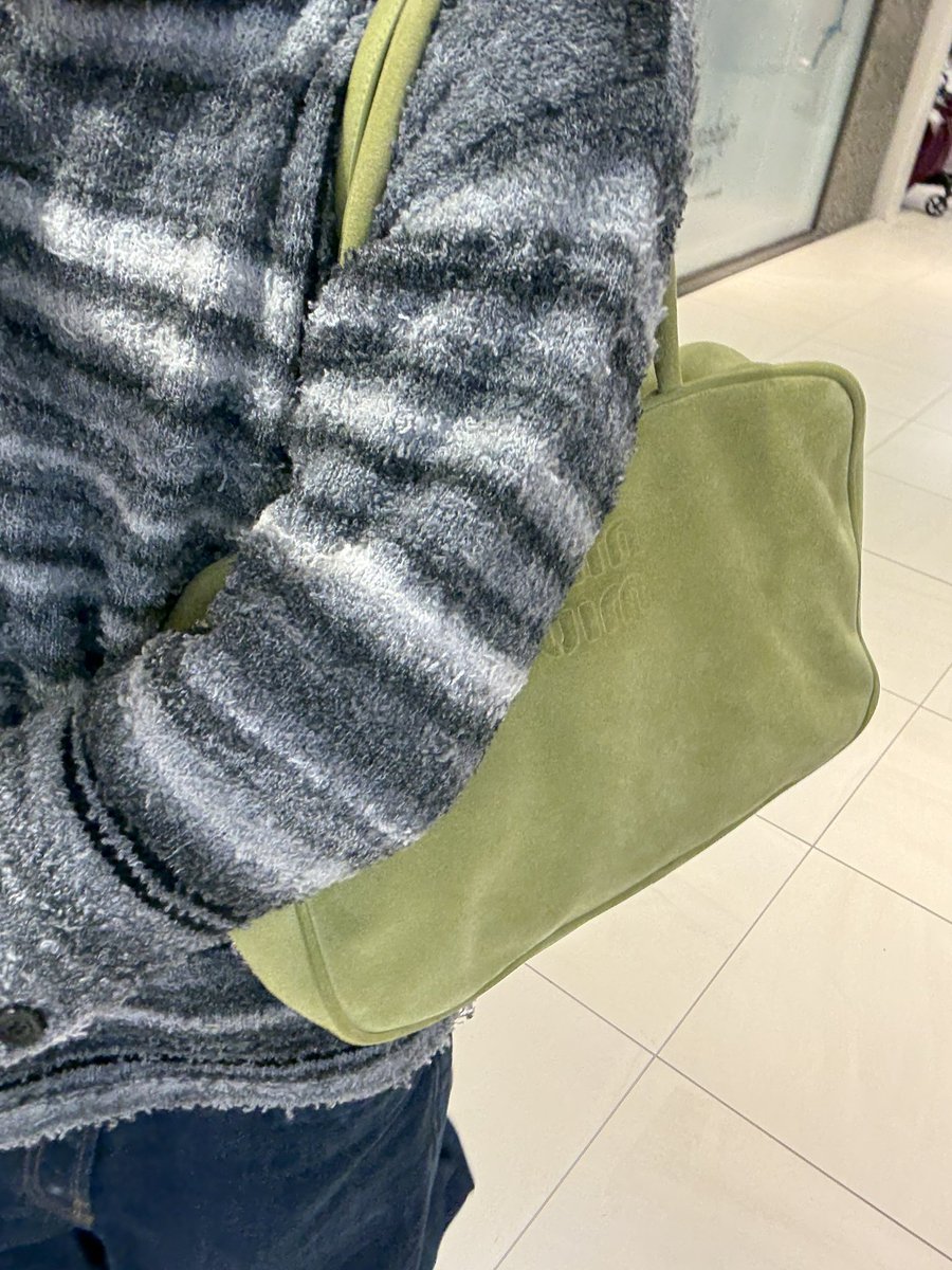 dbviolet00's tweet photo. miumiuちゃんとBalenciagaちゃん新しくお迎え https://t.co/yHRRFicNdR