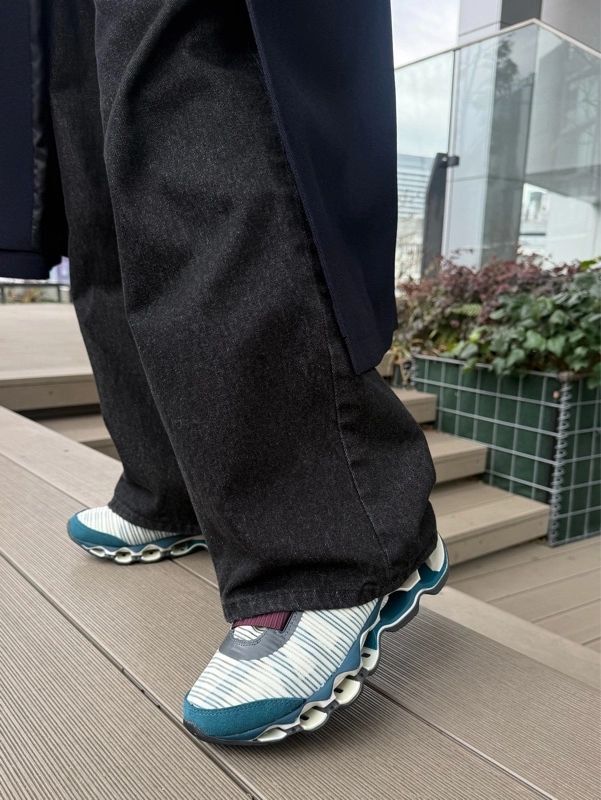 ＼スタッフのおすすめ！／
WAVE PROPHECY STRAP 2！
軽量で通気性が良く、これからの時期にぴったりなサマースニーカー。
ストラップタイプなので着脱がとても楽です！

jpn.mizuno.com/ec/disp/snap-d…

#スタッフスナップ
#ミズノショップ渋谷パルコ