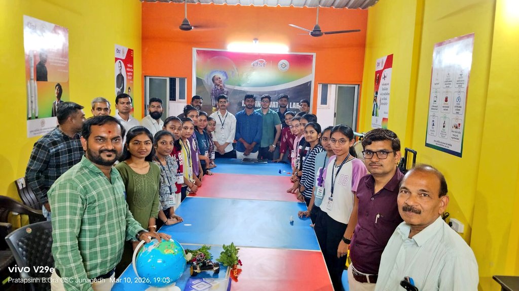 iplabjnd's tweet photo. Student from @BahauddinCollege visited ip & innovationLab for an IP #AwarenessSession.The session introduced #students to the importance of #IntellectualProperty and how #Innovation can be protected and transformed into #RealWorld.Students also participated in #HandsOn Activities https://t.co/kP0HhKDAXo