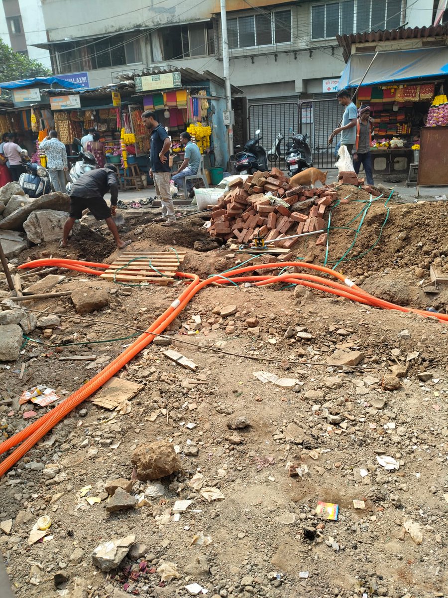 harshraj09's tweet photo. Immediate intervention regarding Security,Fundamental rights of ingress/egress for devotees and living conditions in Mahalaxmi Temple precinct.The deterioration of living conditions which directly impact,Hindered for Emergency services like Ambulance @mybmc @mybmcWardD @MPLodha https://t.co/PE4yPhtYAK