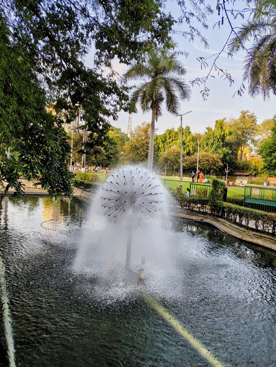 2467lee's tweet photo. It’s Water Wednesday!
At #Sarasbag #Pune
तळ्यातला गणपती परिसर
Earth, Water and sky
#theme_pic_India_elements https://t.co/AO6vNn9dRW