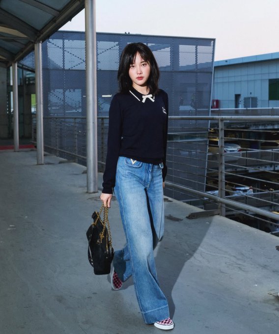 anggiromanJr's tweet photo. So Iconic! Freen graces Rome Show tonight ✨. The global style queen slaying 🔥. Proud of her 💖! Slay for Freen 🥂.

SAROCHA AT VALENTINO FW 2026
#MaisonValentinoFW26XFreen https://t.co/aX7pGkG6qf