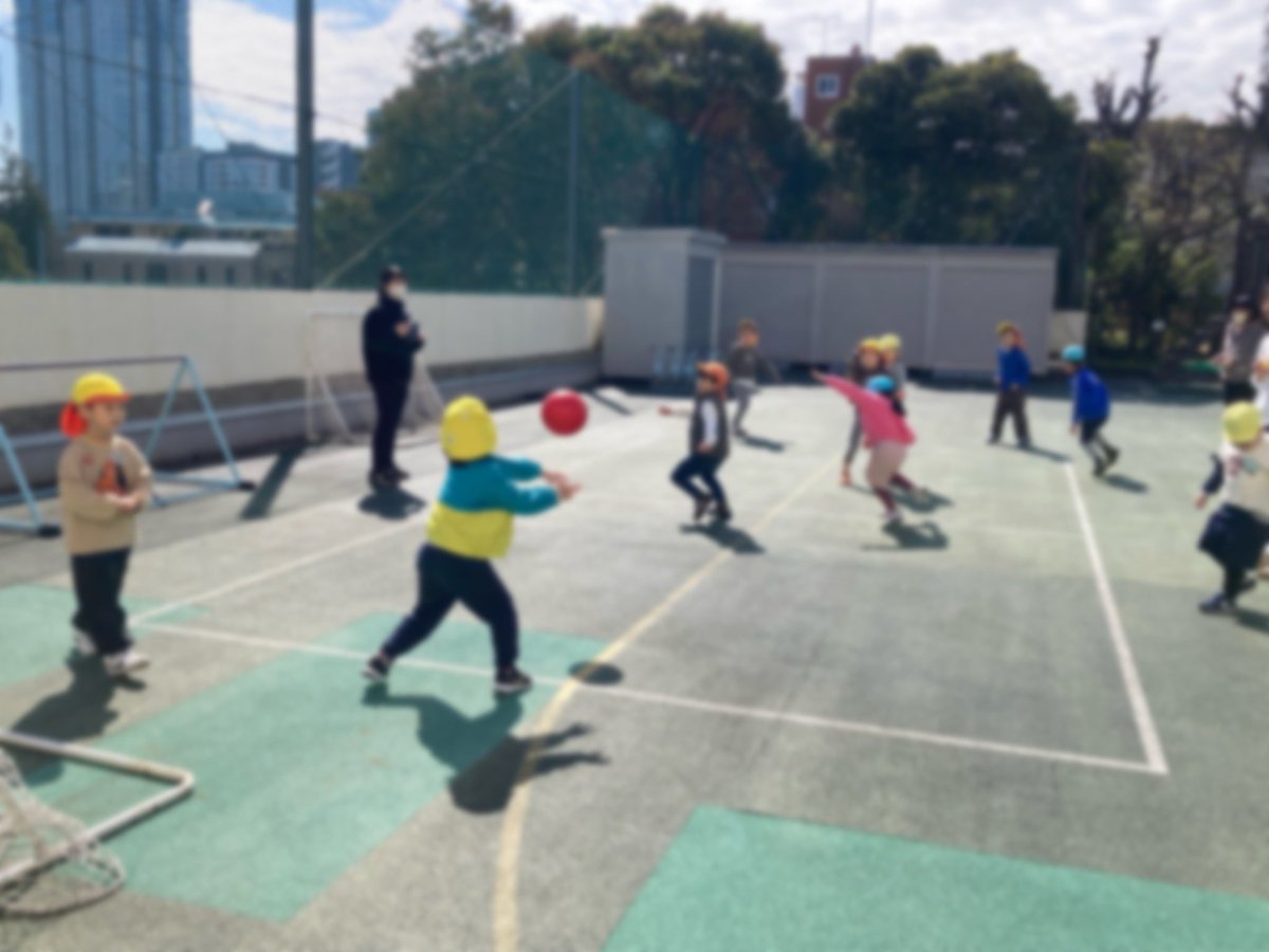 honmurakg's tweet photo. 3月11日　3年間交流してきた近隣保育園との交流活動も今日で最後です。
名前を呼び合い、来園を心待ちにするほど
仲良しになりました。
2園の子ども達で、遊びたいことを相談して思いっきり楽しんでください❣️ https://t.co/0ah97epkgY