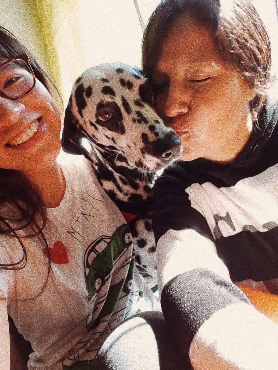 LDannyela's tweet photo. Hoy una señora me pidió un abrazo y mientras me abrazaba me dijo que había tenido la fortuna de conocerte, que como tú muy pocas personas en el mundo. Sentí felicidad y a la vez un nudo en mi garganta, qué lindo que la gente te recuerde así.
Mi rosita fresita. https://t.co/hbipnNTbPD
