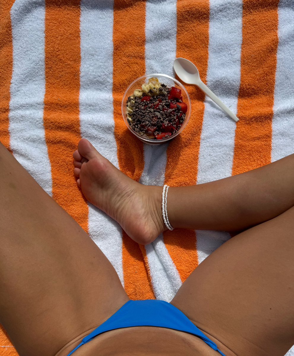 addicted2jade's tweet photo. snack time https://t.co/OLCLzVMJvp