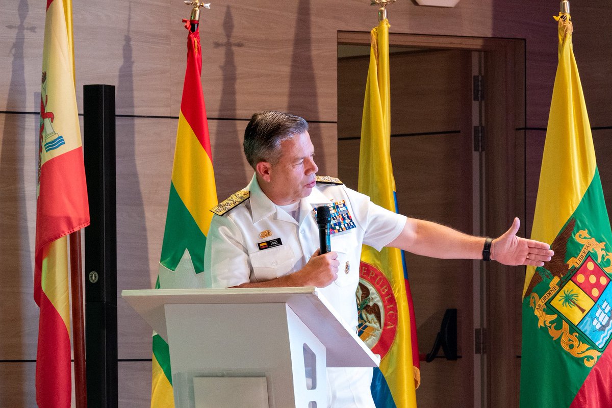 COMANDANTE_ARC's tweet photo. A partir de hoy, #Cartagena es sede del Primer Programa de Cursos de Derecho Internacional en América Latina y el Caribe, que se realiza fuera de Europa, liderado por la Academia de Derecho Internacional de La Haya y que reúne a más de 115 participantes provenientes de diferentes países del mundo. 📚👩🏻‍⚖️

Este espacio académico promueve la reflexión crítica y el intercambio de conocimientos, contribuyendo al fortalecimiento del pensamiento jurídico, la cooperación regional, el multilateralismo y la cultura de respeto por el derecho internacional; pilares fundamentales para la estabilidad y la gobernanza de nuestros pueblos. 👏🏼

La @ArmadaColombia, del 10 al 20 de marzo de 2026, continuará apoyando el desarrollo de este prestigioso programa académico que impulsa el estudio del derecho internacional y resalta la importancia de la cooperación para la protección y el desarrollo de nuestros océanos. 🌊⚓️
