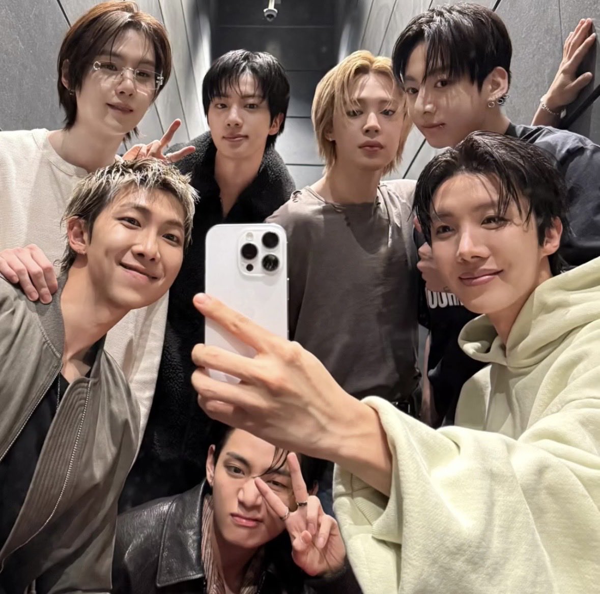 Dinámica para activar ❗ ❗

El día de hoy le corresponde al preguardado de Arirang.

• Muestra tu preguardado.
• Foto OT7.
• Etiqueta a 7 mutis.
<a href="/cry4hsk/">jenna⁷៹ ♡'s mart 🥢 ⊙⊝⊜ 🇵🇪</a> <a href="/luc1ernagas/">lulu ꪆৎ⁷ yoongi day</a> <a href="/lvsshobi/">-noemi⊹VERÁ A BTS ✦ 。°˖</a> <a href="/winlvsthv/">winter ⁷ BUSCA BOLETOS⊙⊝⊜</a> <a href="/thvcut_/">nay⁷ BTS PISARÁ TIERRAS AZTECAS🇲🇽</a> <a href="/XimenaCau11/">Ximena Cau🎀 ⊙⊝⊜</a> <a href="/skibidijoon/">carol⁷ IS SEEING BTS x2 ⊙⊝⊜ ౨ৎ</a>