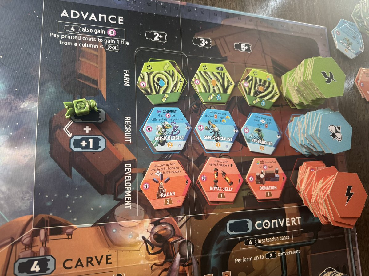 dekiandwife's tweet image. ระหว่างรอของมาส่ง.. 🚛
🐝🪐เล่น 2 คน 45 นาที🕘👩🏻‍🚀
.
.
#apiary #คู่รักบอร์ดเกม