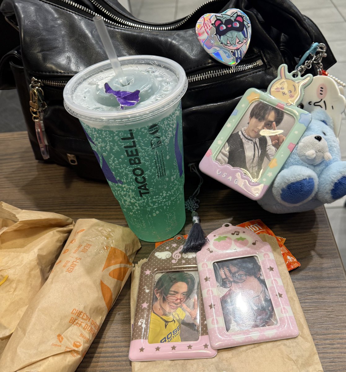 wenouke's tweet image. TOOK HEESEUNG TO TACO BELL HES STILL WITH ME GUYS #itsnotover