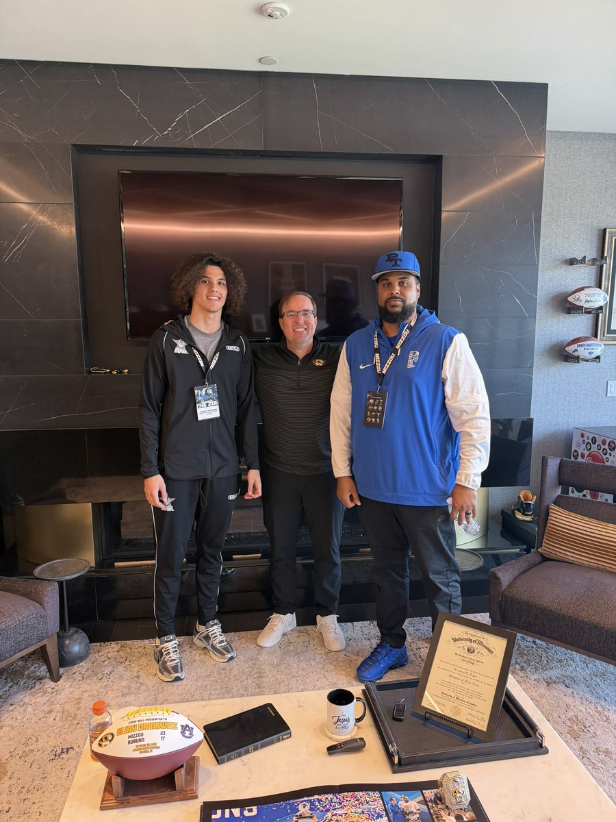 Avery Thompson tweet media