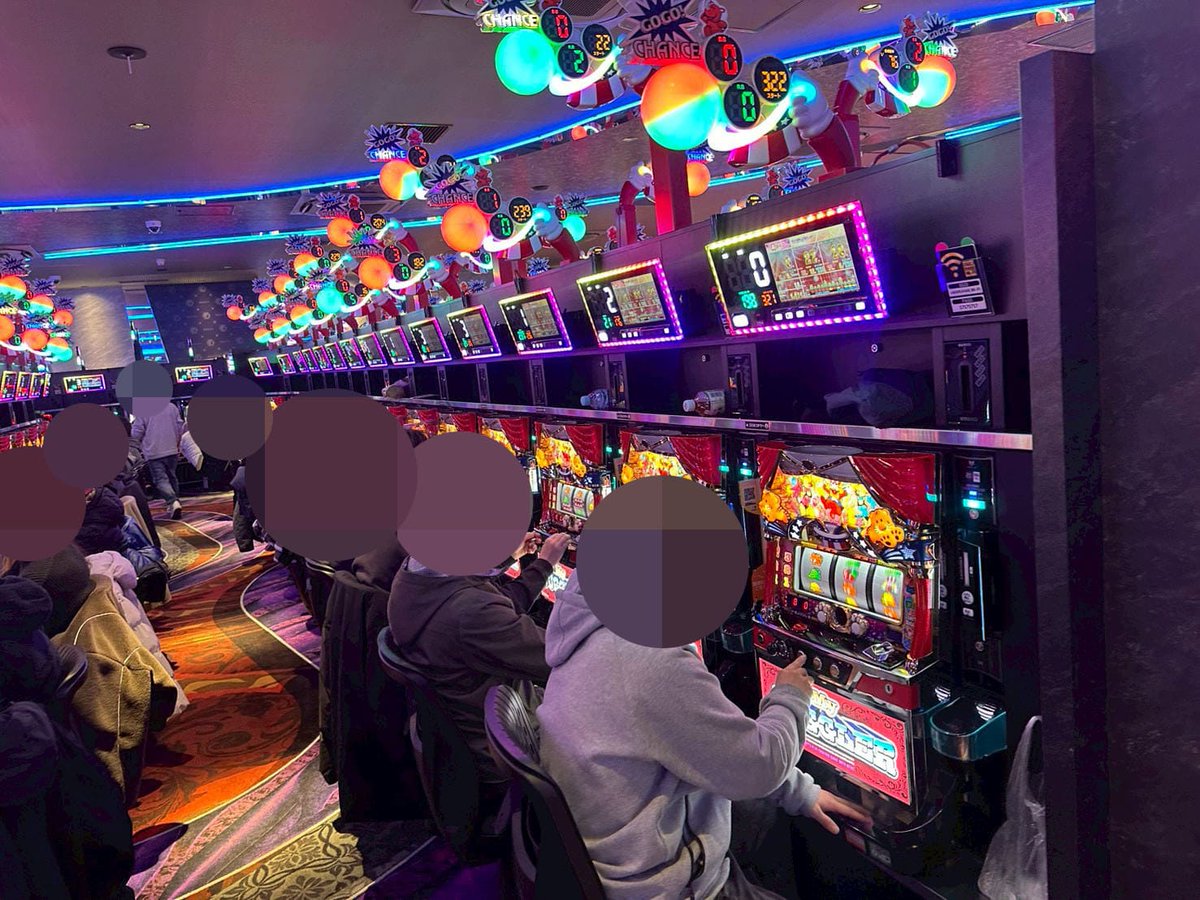 dechauKanto's tweet photo. ▄▀▄▀▄▀▄▀▄▀▄▀▄▀▄
          でちゃう！取材
【フェノメノン5000】速報❗️
▄▀▄▀▄▀▄▀▄▀▄▀▄▀▄

初の「��ェノメノン5000」取材中の「マルハンメガシティ2000蒲田7」。
朝の抽選は777コンパスの事前参加数が2,224人、開店30分の稼働状況が下記の感じになっています。

10：30時点の稼働状況
・東京喰種（41/41台）🈵
・カバネリ海門決戦（34/34台）🈵
・北��転生2（26/26台）🈵
・マギレコ（24/24台）🈵
・ヴヴヴ2（20/20台）🈵
・スマスロ北斗（17/17台）🈵
・化物語（6/6台）🈵

この辺りはガッツリ満台スタートですね💦

ただ、3台設置以上で見ると
ジャグラーシリーズや少台数系のノーマルタイプ、AT機にも若干ではあるけど🈳台がある感じ🤔
メガななの自力を考えるとマジでどこにでもチャンスがあるはずなので、しっかり回してもらいたいところ😏

現在、「ももせみくる」がメガなな・メガいちで実戦中ですが、この後編集部員も取材でお邪魔する予定です。お会いした際はぜひいろいろとお話聞かせてください🙇

#マルハンメガシティ2000蒲田7
#メガなな
#フェノメノン5000
#PR