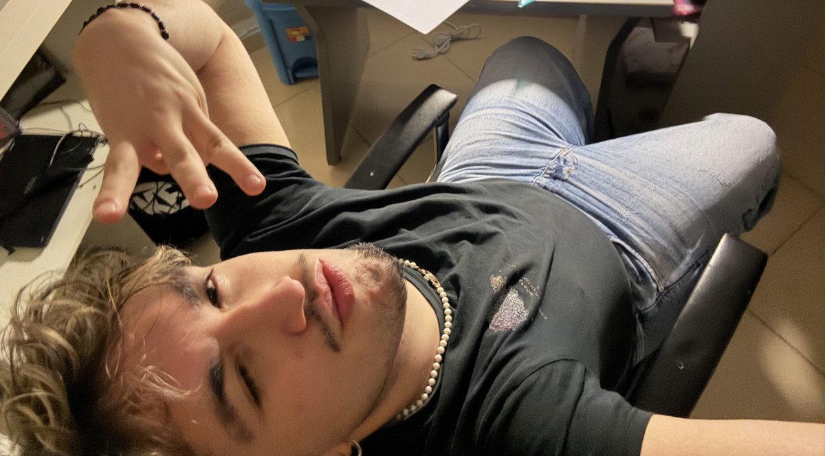 xvriavo (waiting for pearl) tweet media