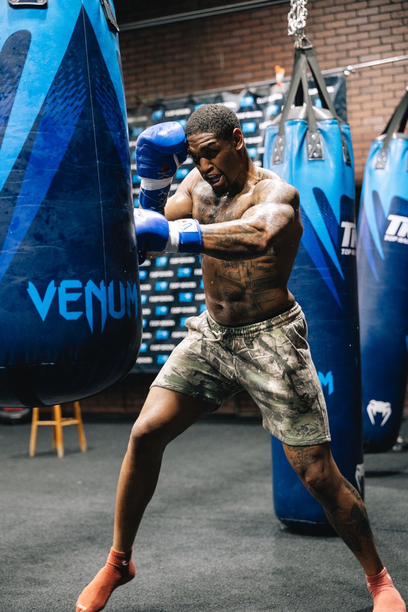 jaredanderson41's tweet image. LITTLE WORK AINT NEVER HURT NOBODY🫡🪖
#boxing #fight #viral #cardio