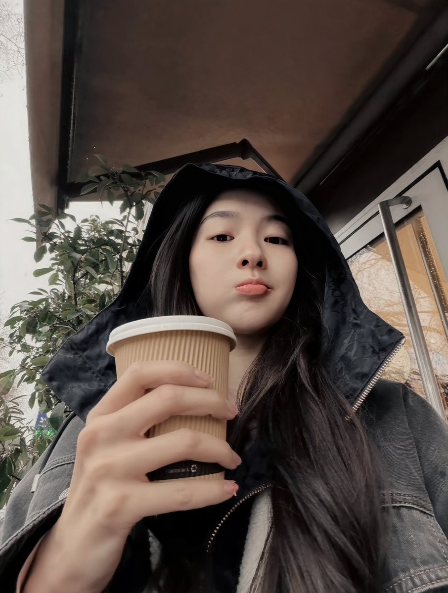 徐, 𝓥𝑨𝑳𝑬𝑹𝑰𝑬. tweet media