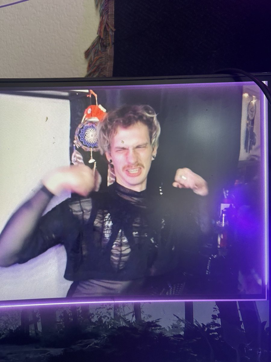 PerciHe11's tweet photo. Four hour stream of shit posting, laughing, and engaging with chat and making my roommate emo ✨ #twitch https://t.co/cTNrUlkQaQ