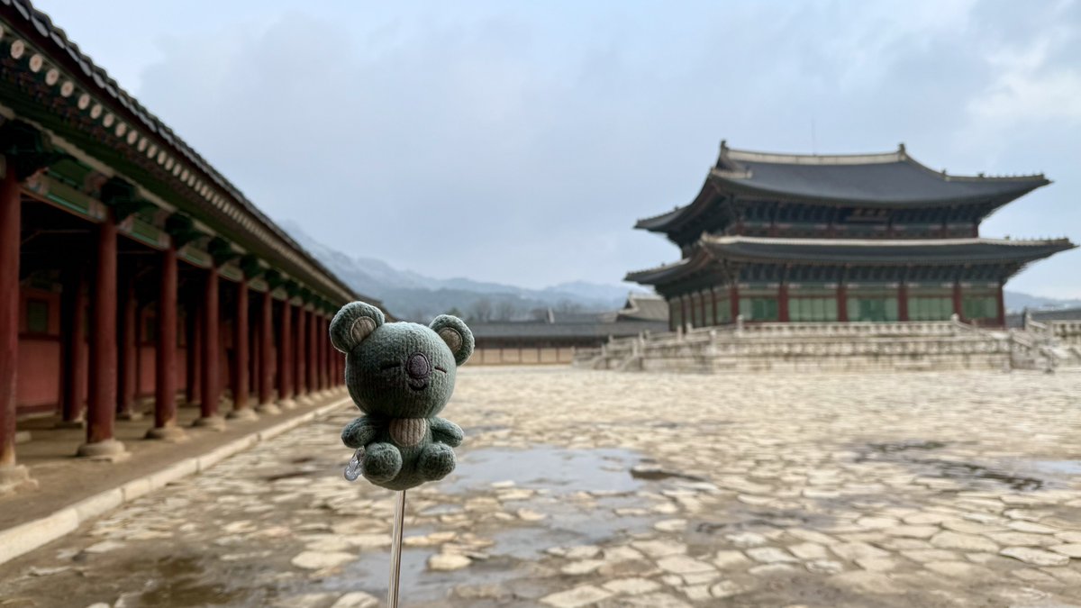 chlove_u's tweet photo. #방탄소년단 경복궁 촬영 장소①

왕의 즉위식, 궁중연회 등 중요한 국가행사가 열린 #근정전 권역에서 진행되었습니다.🐨🐹🐱 https://t.co/WgIGGbF4xH