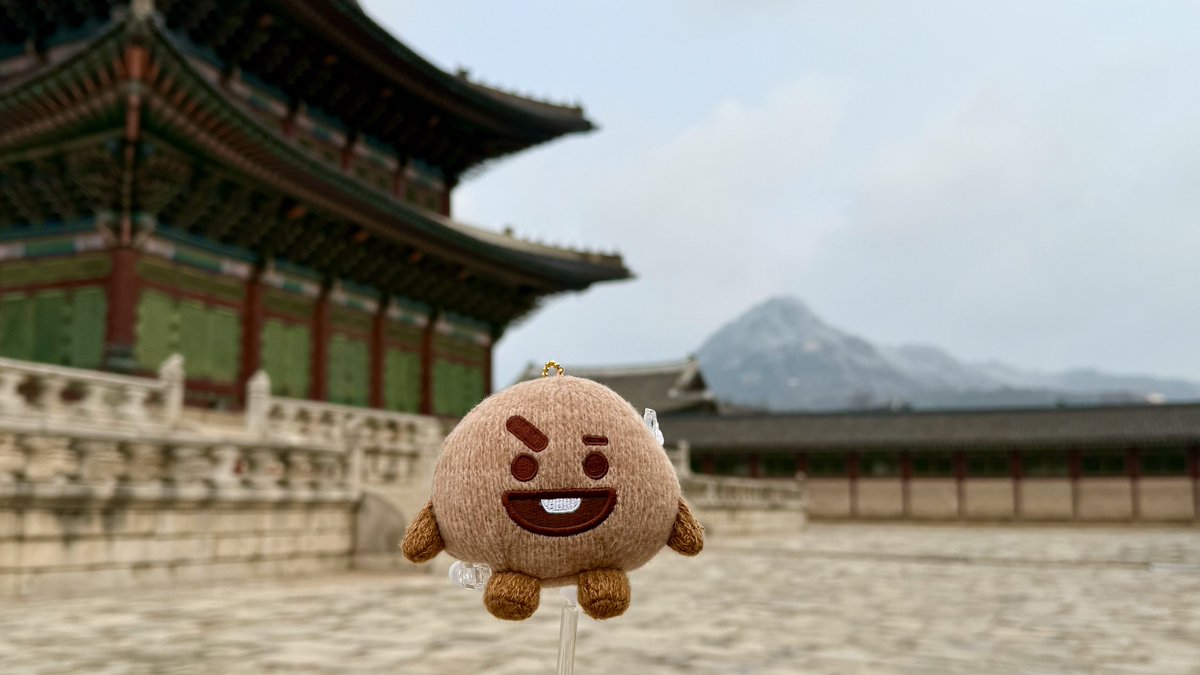 chlove_u's tweet photo. #방탄소년단 경복궁 촬영 장소①

왕의 즉위식, 궁중연회 등 중요한 국가행사가 열린 #근정전 권역에서 진행되었습니다.🐨🐹🐱 https://t.co/WgIGGbF4xH